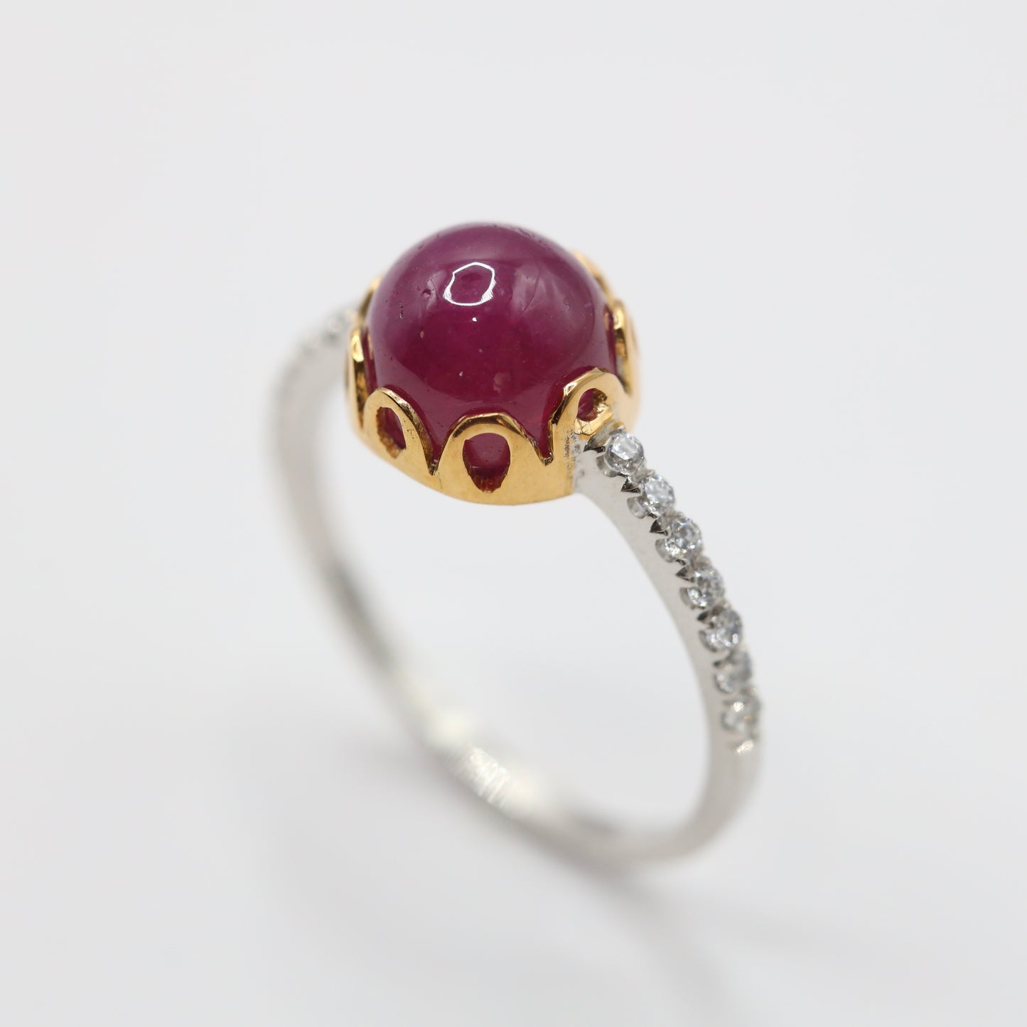 simple design red ruby ring made of 9K gold and 925 silver